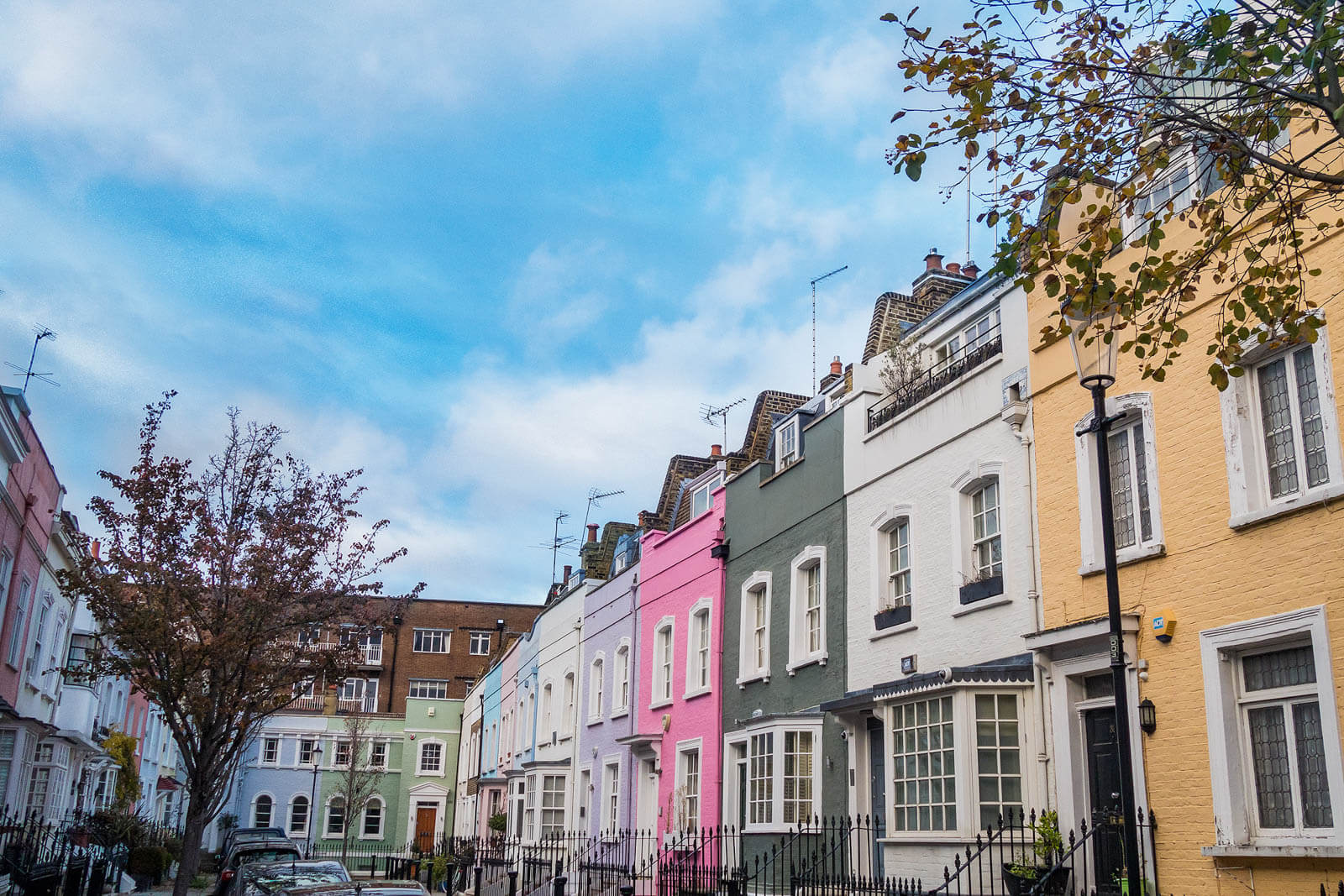 Book with Confidence — Why Rooms and Pads is the Best Choice for Renting Rooms in London