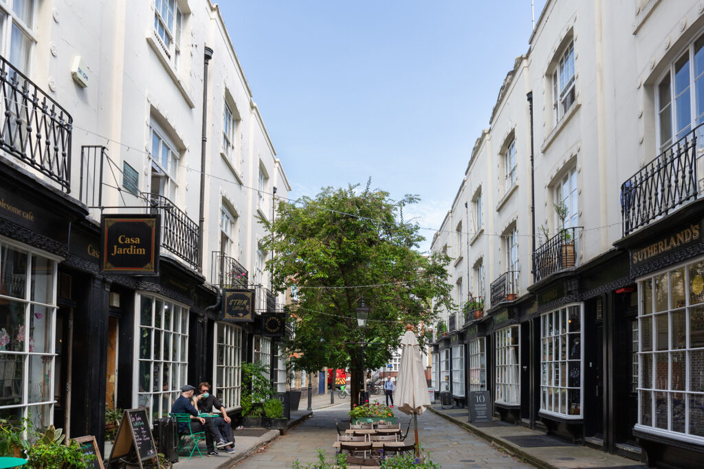 Why Flatsharing is a Smart Way to Save Money in London