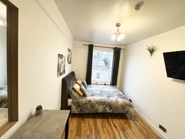 Disraeli C | Double Room #1