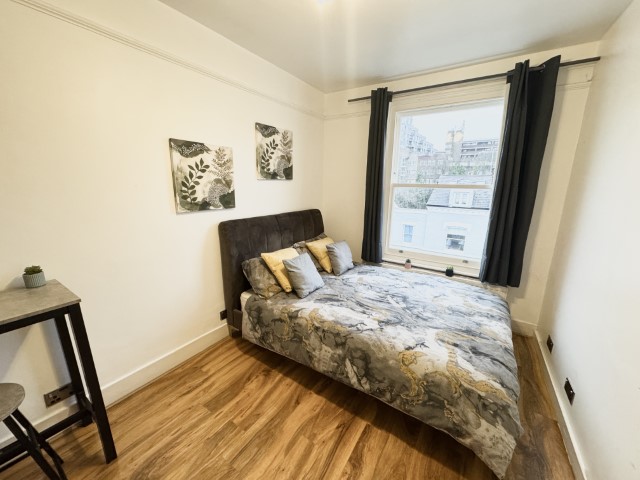 Disraeli C | Double Room #1