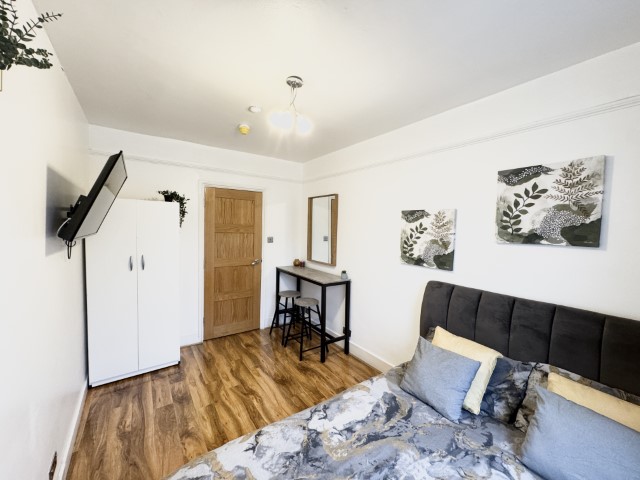 Disraeli C | Double Room #1