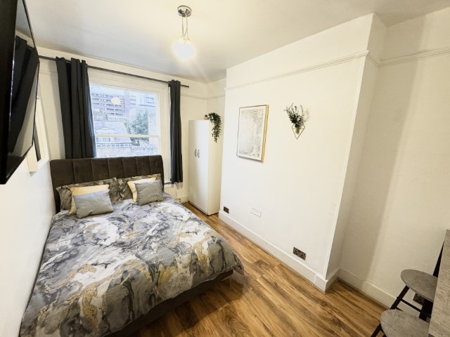 Disraeli C | Double Room #2