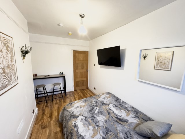 Disraeli C | Double Room #4